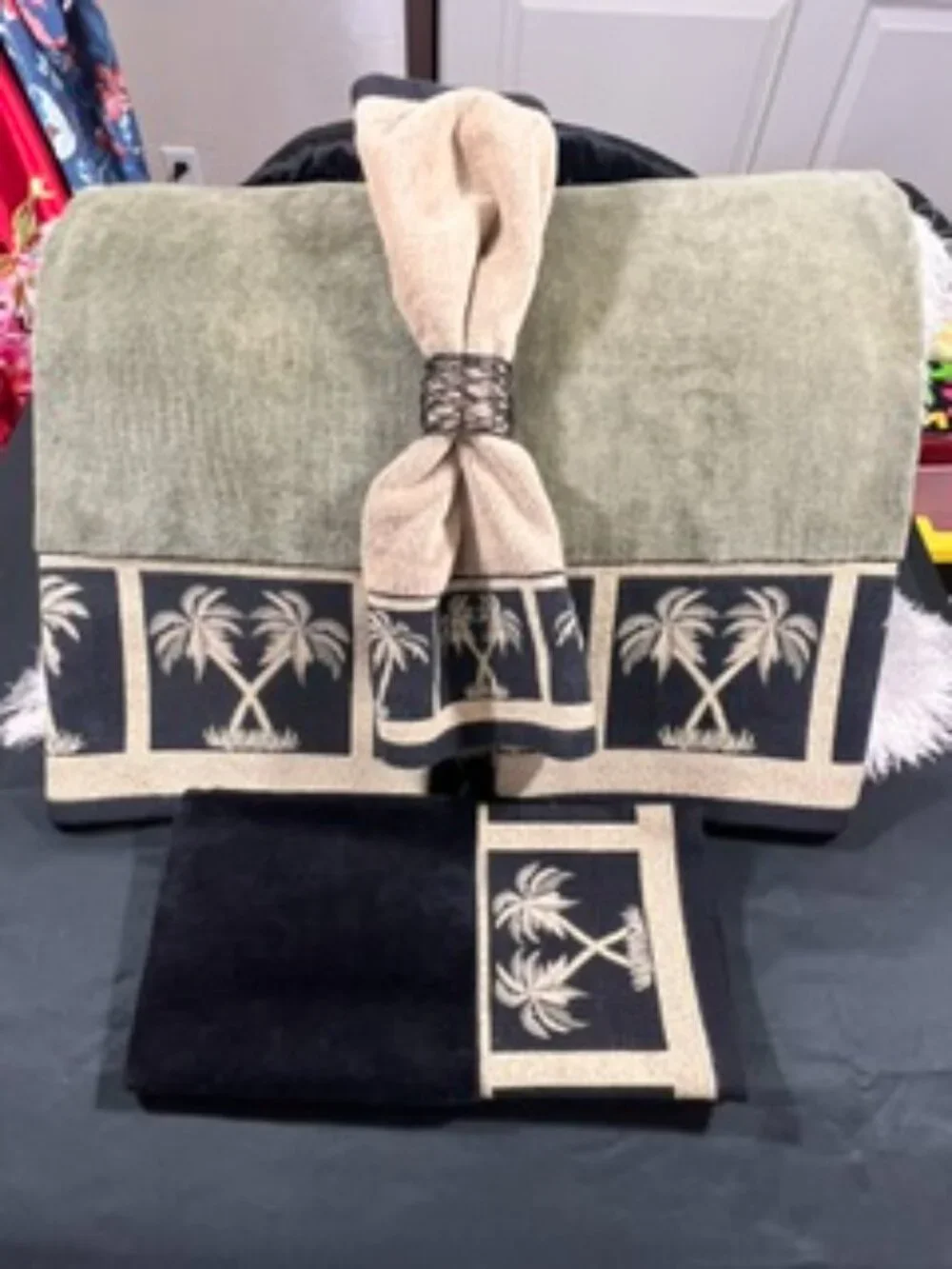 San Isidro Rare Set of 100% embroidered towels - EUC Decor Black/Sage